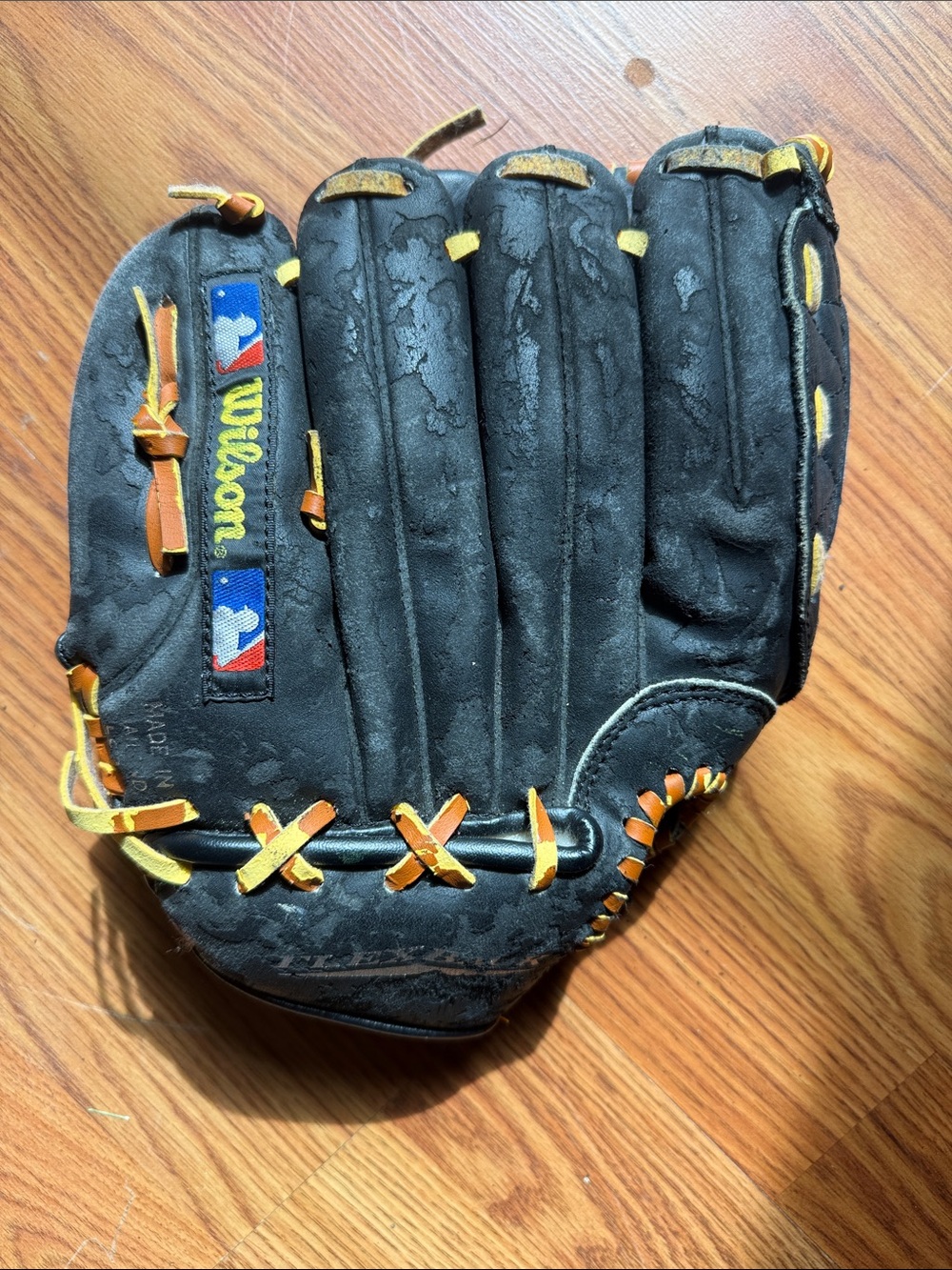 Kids wilson black leather baseball glove
